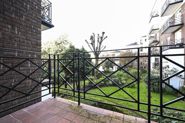 Thumbnail Flat for sale in Brompton Park Cresent, Fulham, London