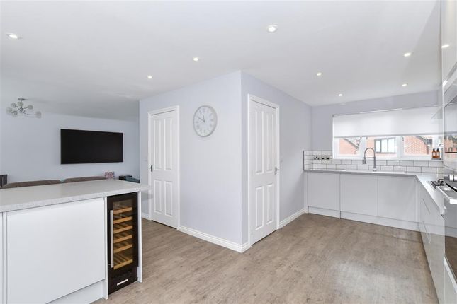 Town house for sale in Beadsman Crescent, Leybourne, West Malling, Kent