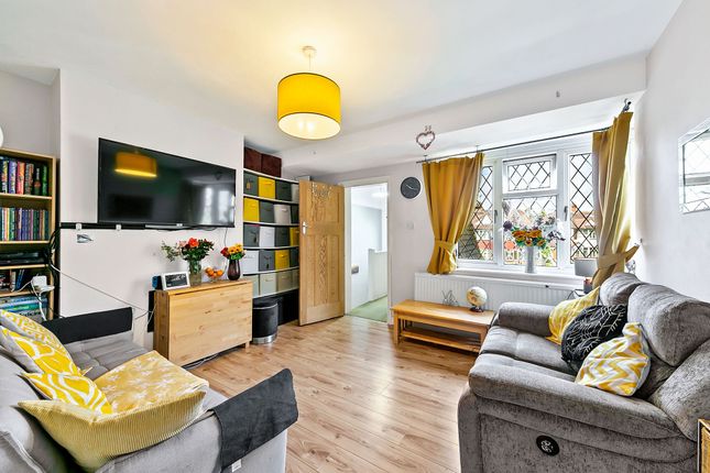 Flat for sale in Latchmere Lane, Kingston Upon Thames