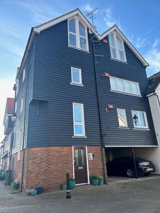 Thumbnail Flat to rent in Newmans Close, Hythe