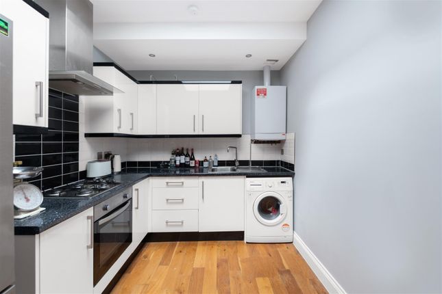 Flat for sale in Victoria Road, Horley