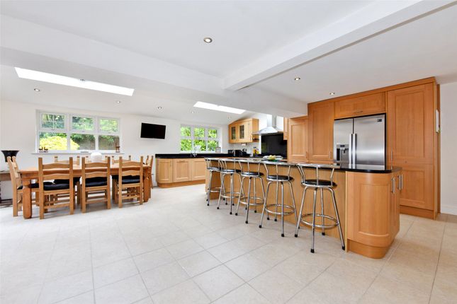 17, St. Andrews Gardens, Surrey photo 2