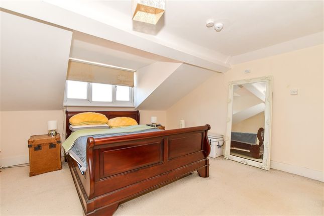 Upper Grosvenor Road, Tunbridge Wells photo 3