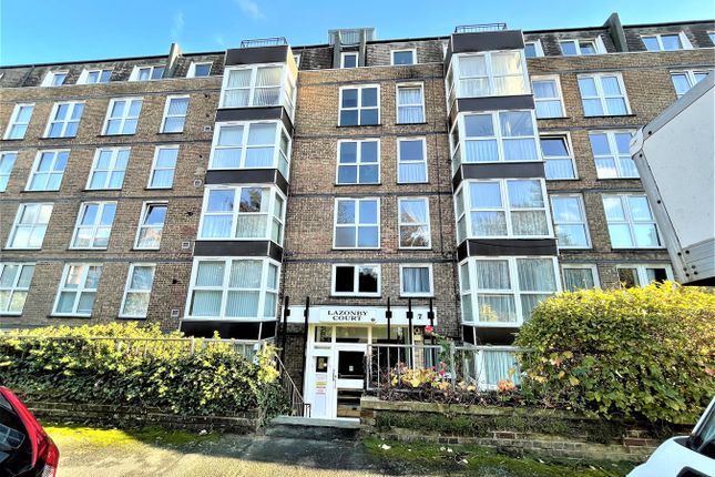 Thumbnail Flat to rent in Cumberland Gardens, St Leonards-On-Sea