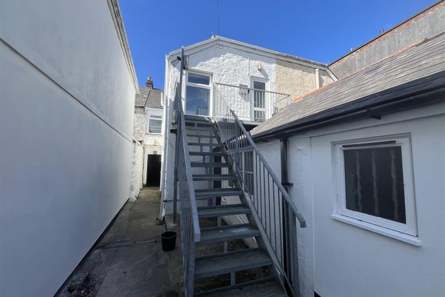 Flat to rent in Trelowarren Street, Camborne