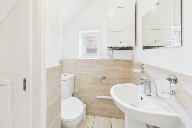26, Victoria Road, Windsor photo 4