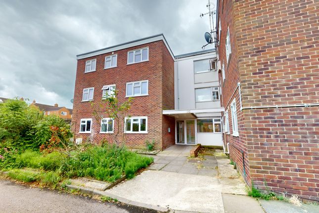 Thumbnail Flat to rent in Haywards Road, Charlton Kings, Cheltenham