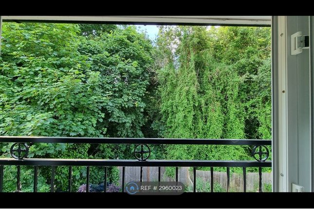 Cranford Close, London photo 2