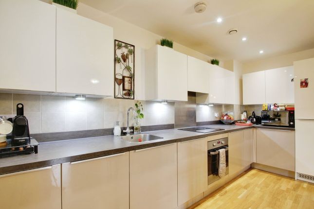 Flat 16, Regents Lodge, Porters Way, West Drayton photo 3