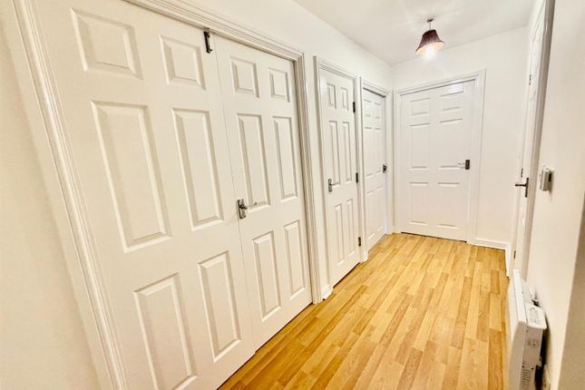 38, Whitehall Drive, Leeds photo 5