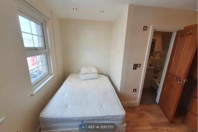 Room D, A High Road Willesden, London photo 2