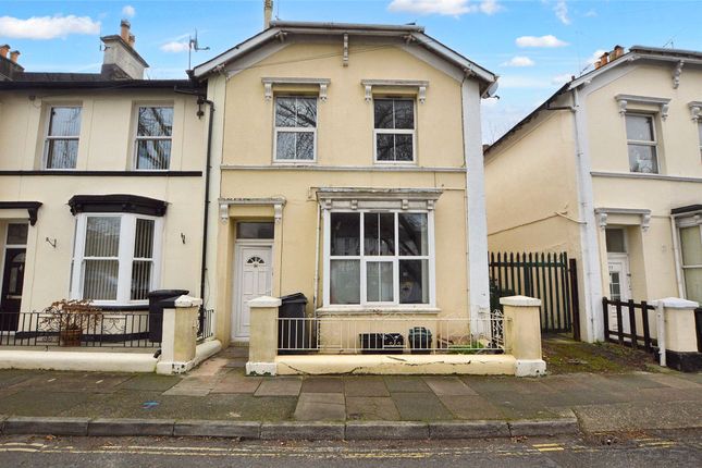 Flat to rent in Lymington Road, Torquay, Devon