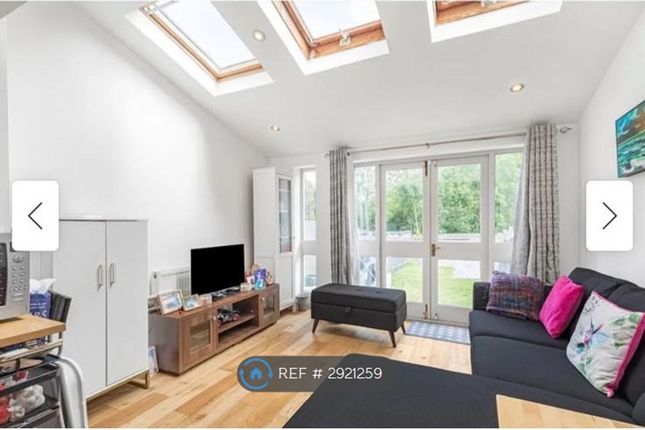 Lincoln Avenue, Twickenham photo 3