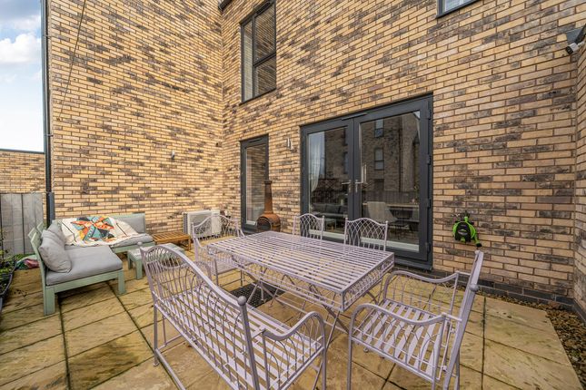 4, Bird Close, Birmingham photo 4