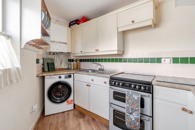 5 Kingfisher Court,, Raven Square, Hampshire photo 4