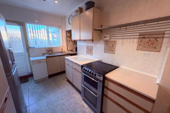 68, Avon Crescent, Houghton Le Spring photo 3