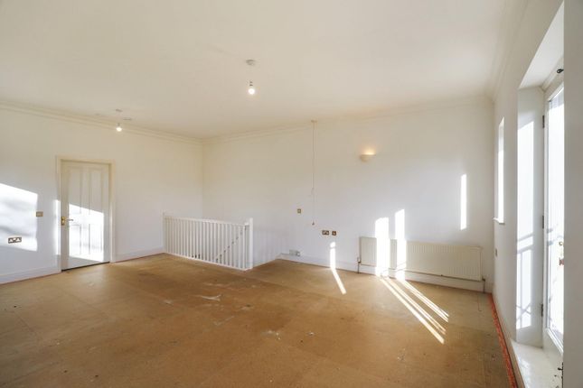1 East Court, Hollins Hall, Harrogate photo 3