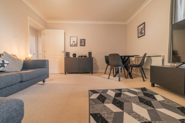 30, Carlotta Way, Cardiff photo 2