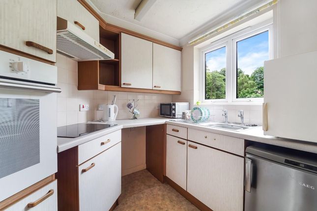 Flat 43, Saddlers Court South Street, Epsom photo 4