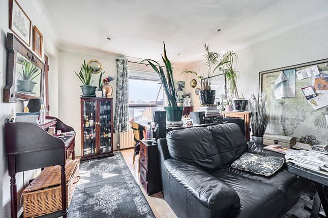 39, Horseshoe Close, London photo 4