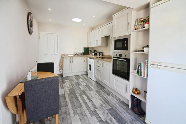 33, Jean Avenue, Leeds photo 3