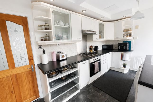 8, Pasture Close, Bradford photo 2