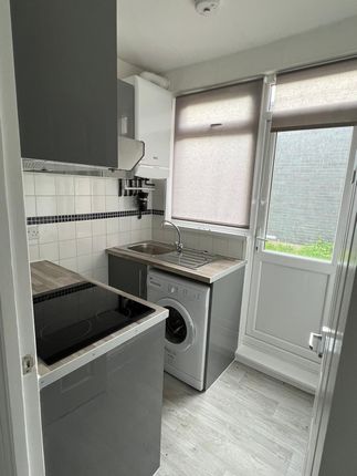 Flat to rent in Cranmer Road, London