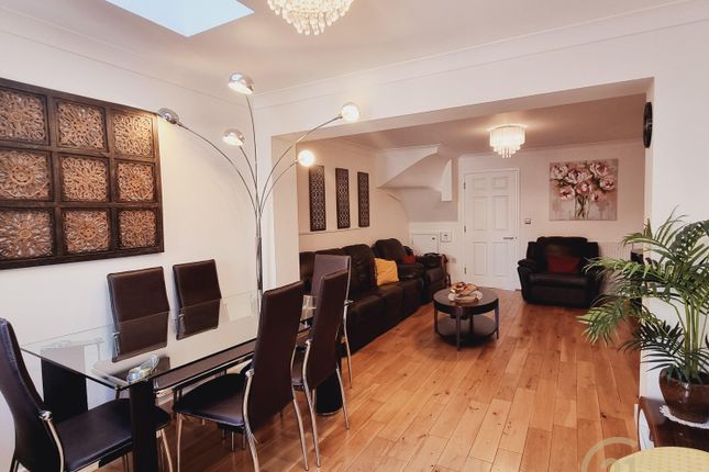 5, Isabella Place, KINGSTON UPON THAMES photo 3
