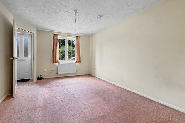 4 Warren Chase, Ipswich photo 2