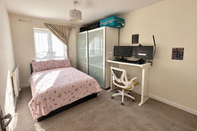 80, Featherstone Road, Southall photo 3