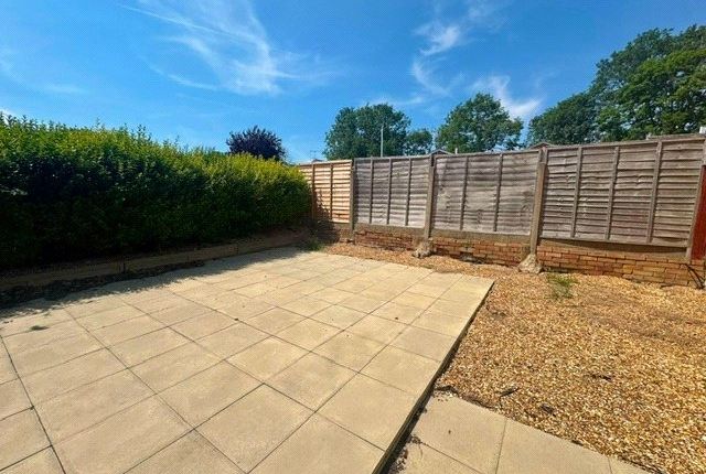 Therfield Walk, Dunstable photo 2