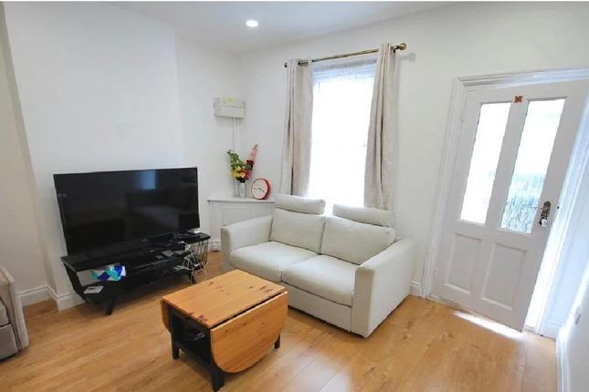 32 Cromwell Road, Wembley, Greater London photo 2