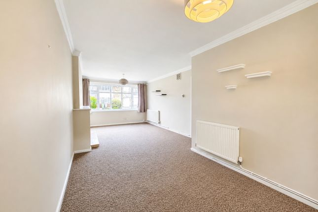 35, Woodside Way, West Midlands photo 4