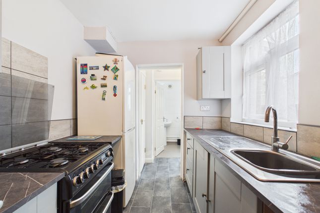 21 Upper Green Street, High Wycombe photo 4