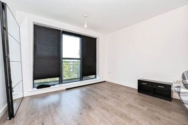 50, Redwing Crescent, Greenhithe photo 4