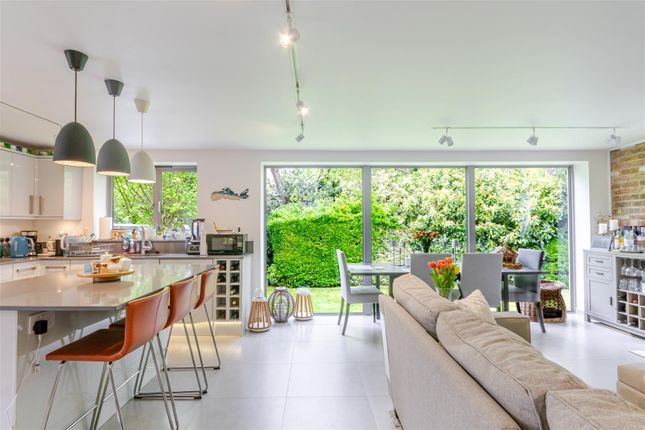 15, Hereford Gardens, Pinner photo 2