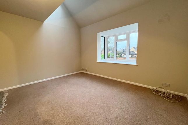 16, Ladygrove Drive, Surrey photo 3