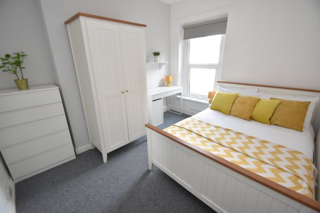 Thumbnail Property to rent in Mackintosh Place, Roath, Cardiff