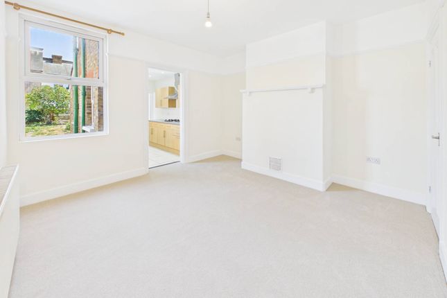 11, Egmont Road, Tolworth photo 4