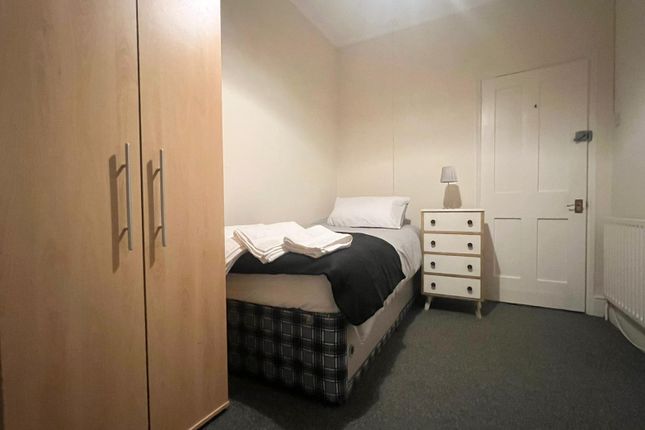 Room 2, Portsmouth photo 2
