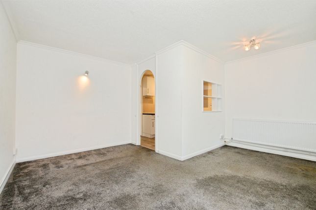 38, Harriet Way, Bushey photo 3