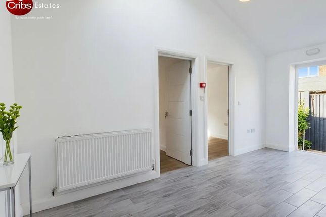 Ground Floor Flat, 2 Halesowen Road, Morden photo 4