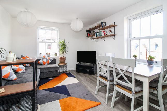 Flat for sale in King Alfred Way, Bedford