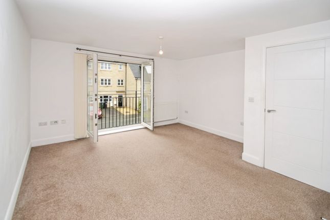 52, Mill Race Lane, Bradford photo 4