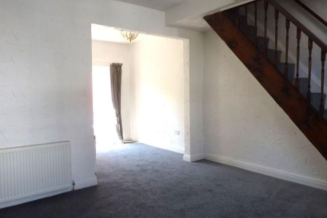 4, Stockport photo 2