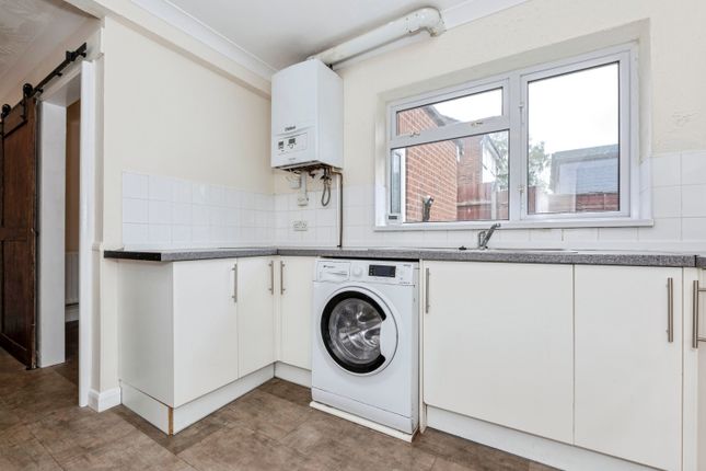10, Stonewood, Dartford photo 3