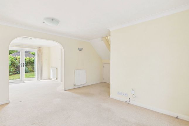 Earlswood Close, Horsham photo 3