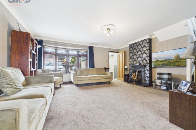 141 Manor Road, Benfleet, Essex photo 4