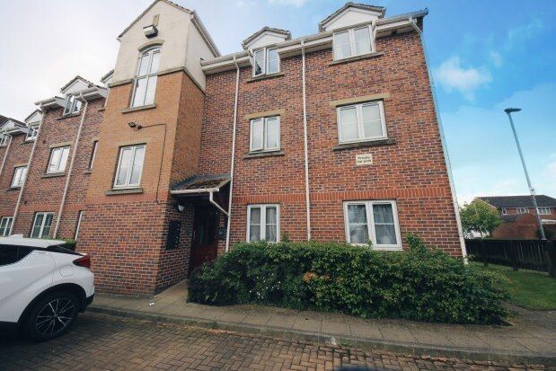 Flat to rent in Ings Court, York