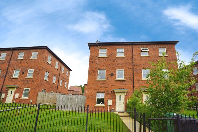 Thumbnail Town house for sale in Asket Fold, Leeds